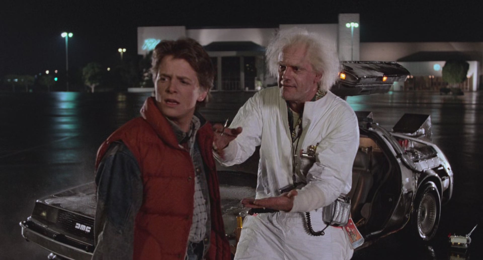 док браун назад в будущее 2. марти макфлай назад в будущее 1 кадры. джонни макфлай. делориан и док браун. марти макфлай с гитарой.