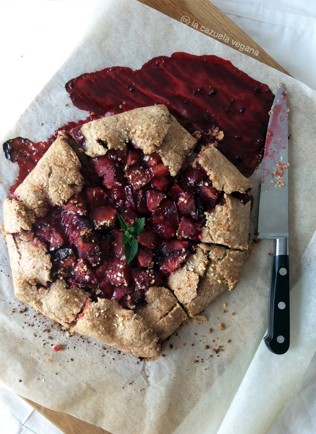 Galette vegana de ciruelas y lima