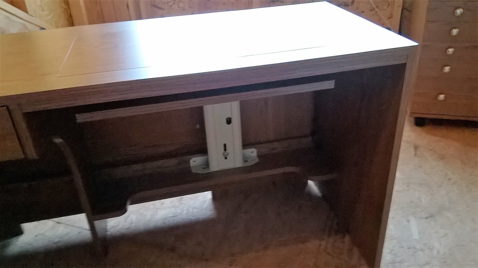 Country School Quilters Horn Sewing Table for Sale