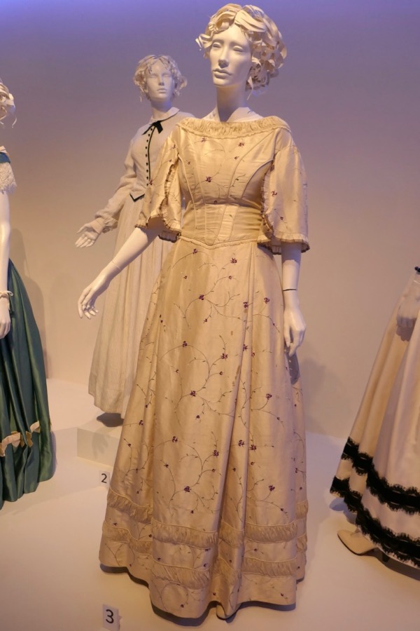 Hollywood Movie Costumes and Props: The Beguiled film costumes on ...