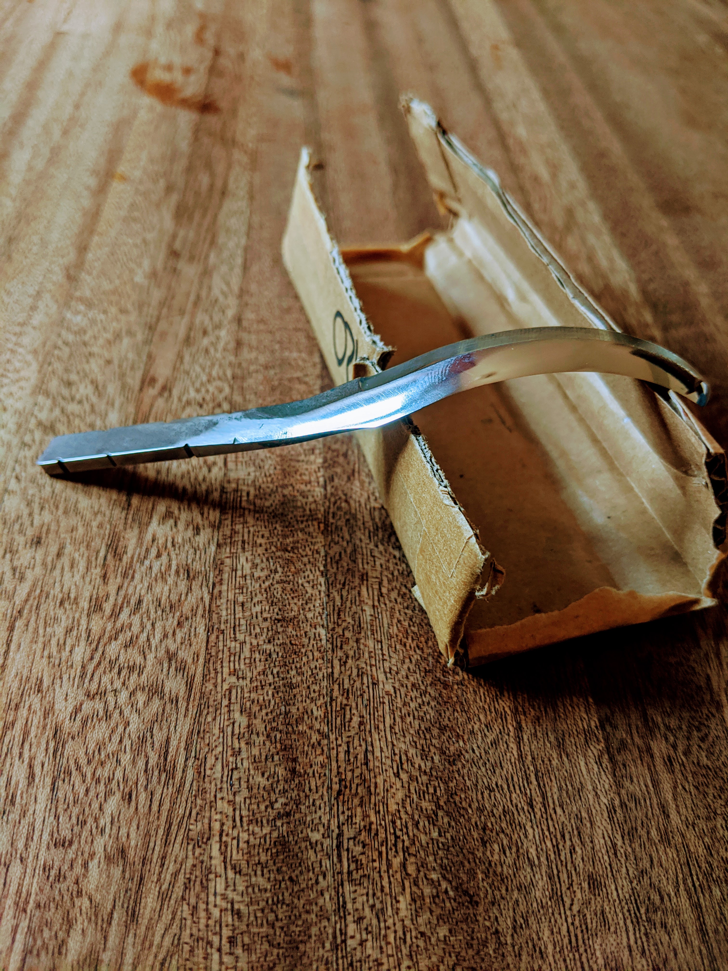 Manual handling an opensweep hook knife blade from woodtools.co.uk