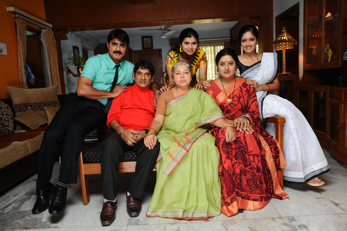 Lucky Movie Stills All India Boxoffice