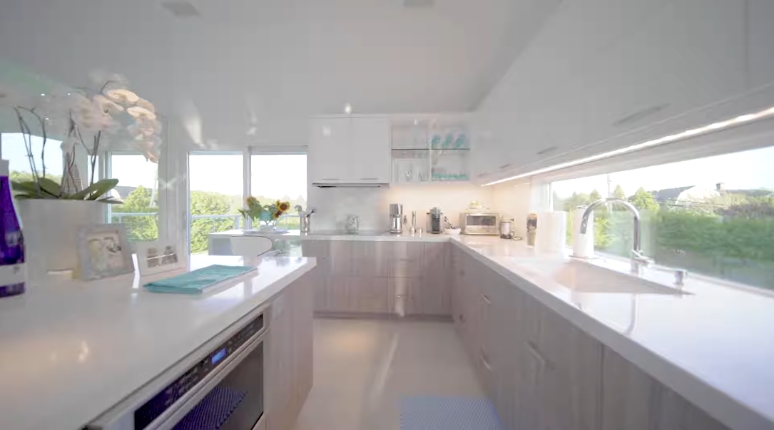 26 Interior Design Photos vs. 382 Jobs Ln, Water Mill, NY Luxury Home Tour