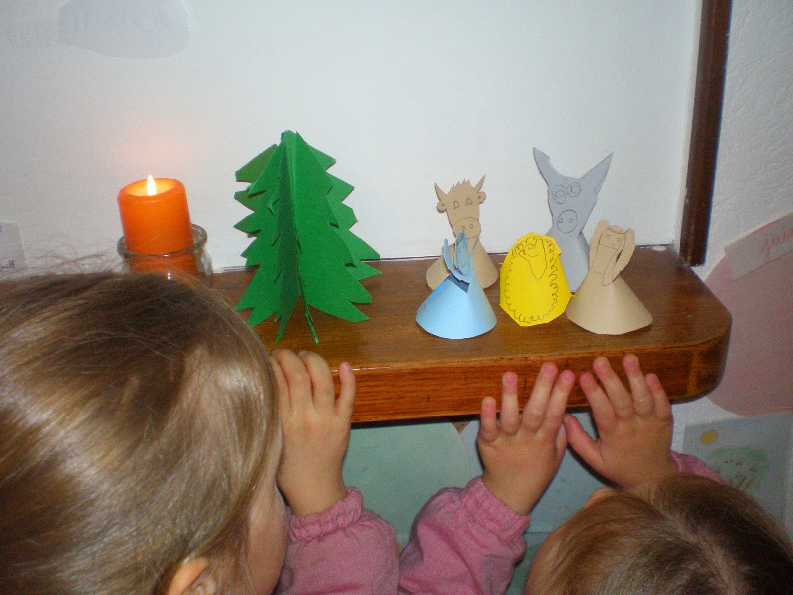 ECOLE Hélène LUBIENSKA: Crèche de Noël découpée par les Bambini