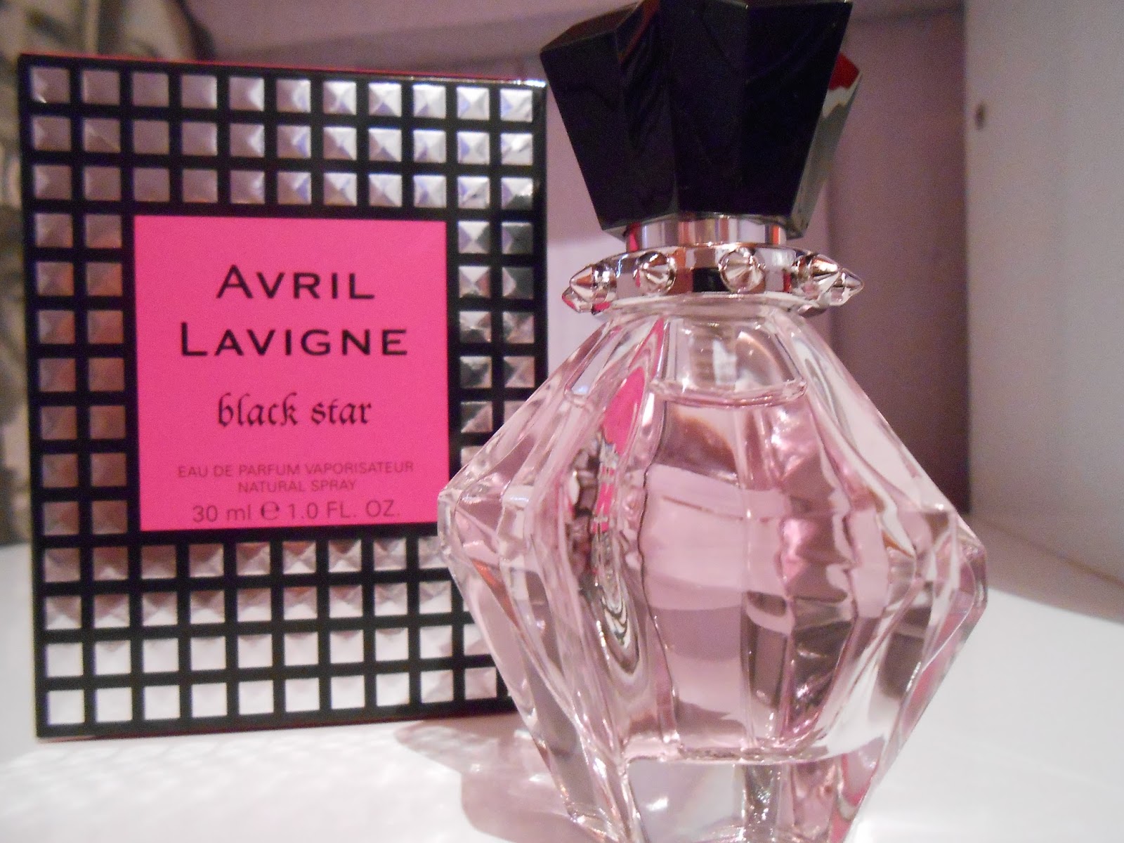 Avril Lavigne Black Star Parfum 50 Ml luxobombom.blogspot.com