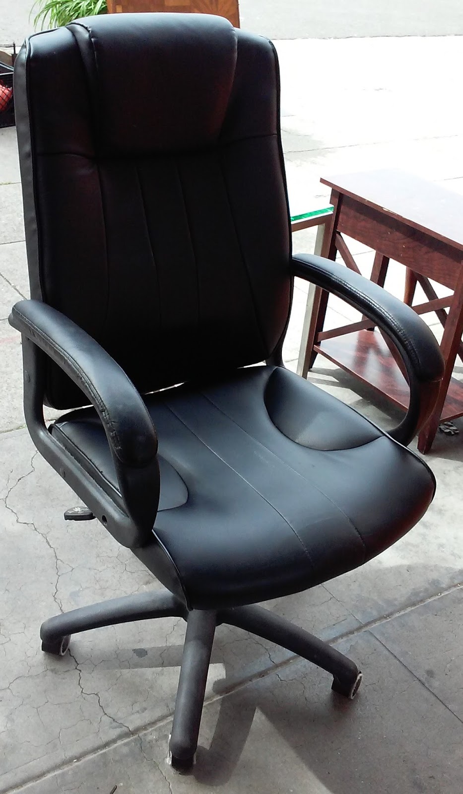 UHURU FURNITURE & COLLECTIBLES: SOLD Office Depot Executive Task Chair