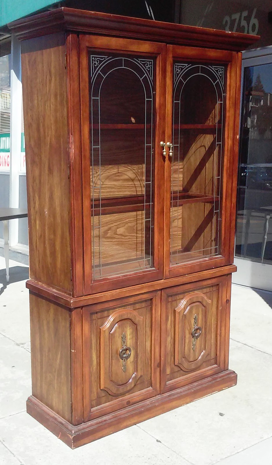 UHURU FURNITURE & COLLECTIBLES SOLD China (2 Pieces) 70