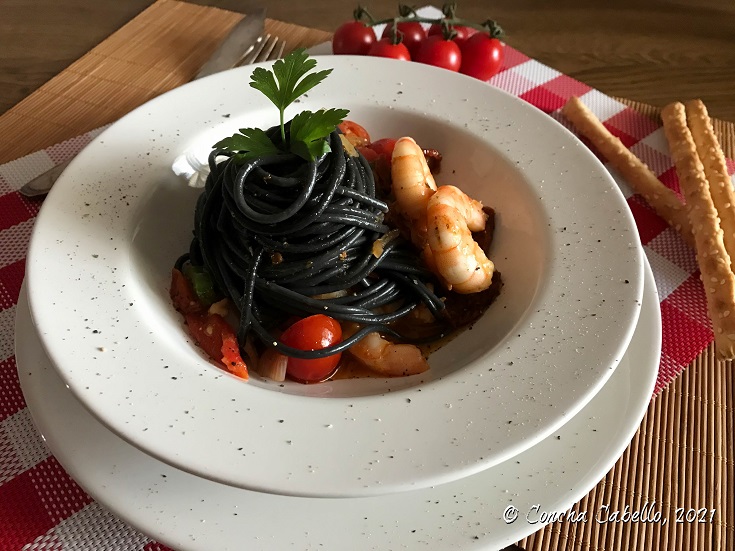Spaghetti Nero di Sepia con Langostinos y Tomatitos | Vista frontal spaghetti-langostinos-frontal