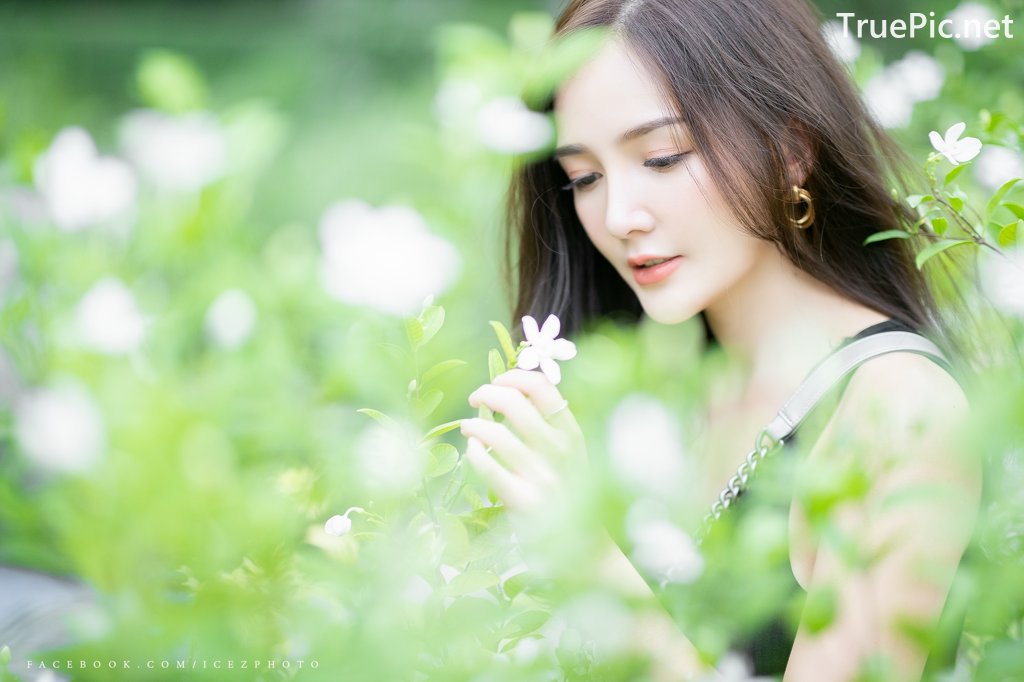 Image-Thailand-Model-Rossarin-Klinhom-Beautiful-Girl-Lost-In-The-Flower-Garden-TruePic.net- Picture-35