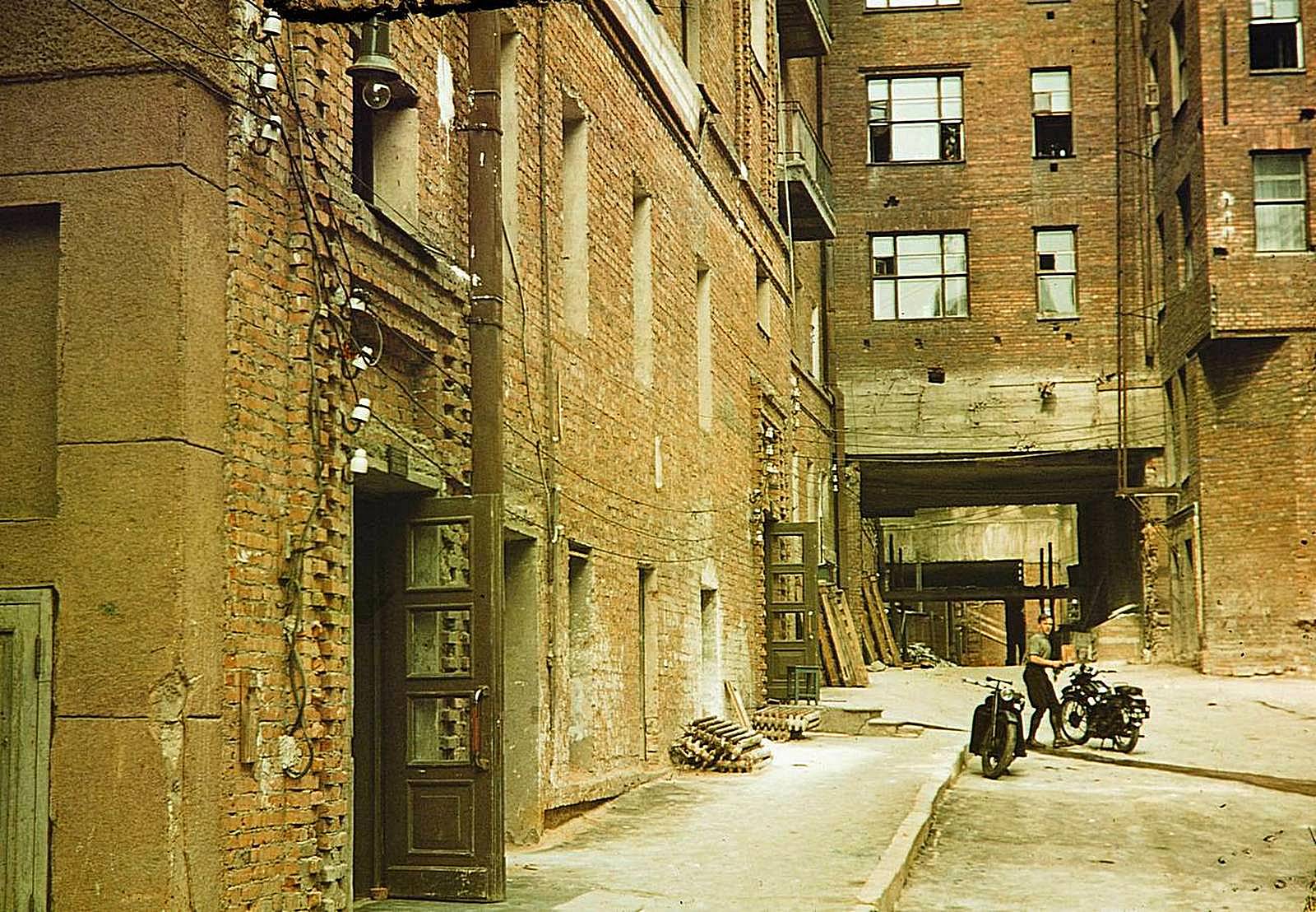 Улицы дворы москвы Улицы дворы москвы