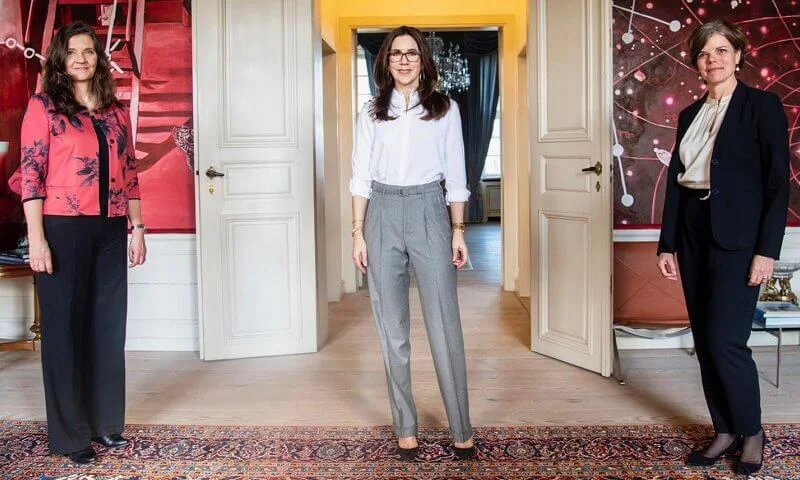 President Agi Csonka and Charlotte Slente. Crown Princess Mary wore a white shirt and grey trousers