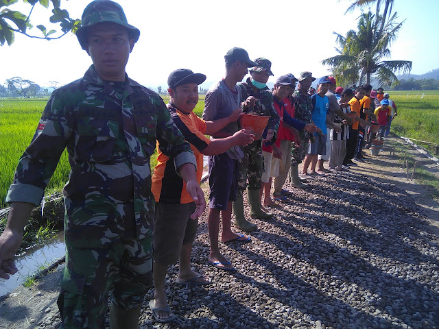 Dengan TMMD, Semangat Gotong Royong di Jimbung Semakin Kenthal