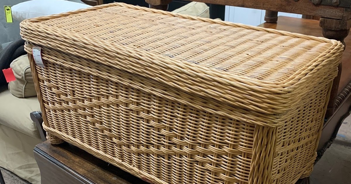 UHURU FURNITURE & COLLECTIBLES SOLD 102192 Pier One Wicker Trunk 15