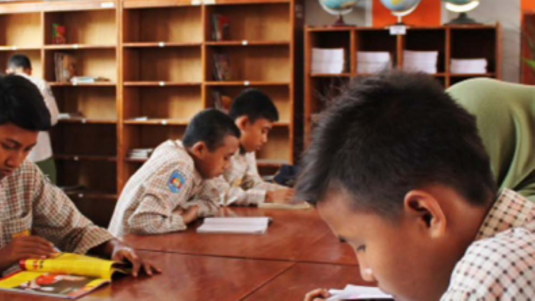 Panduan Gerakan Literasi Sekolah Untuk Jenjang SMP