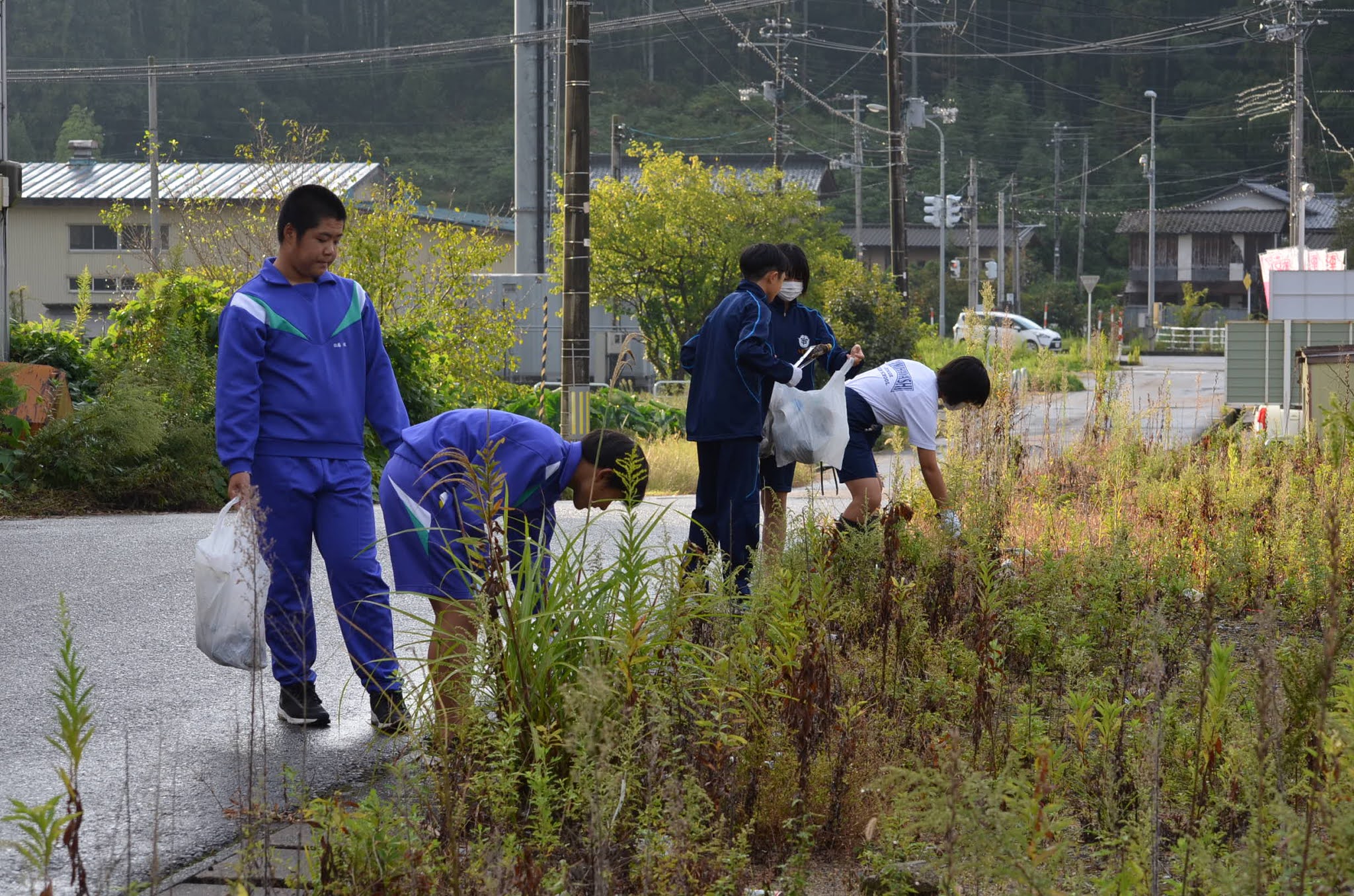 村上市立神林中学校のブログ 10月1日 地域貢献活動を行いました。