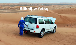 Jazda autami po pustyni.