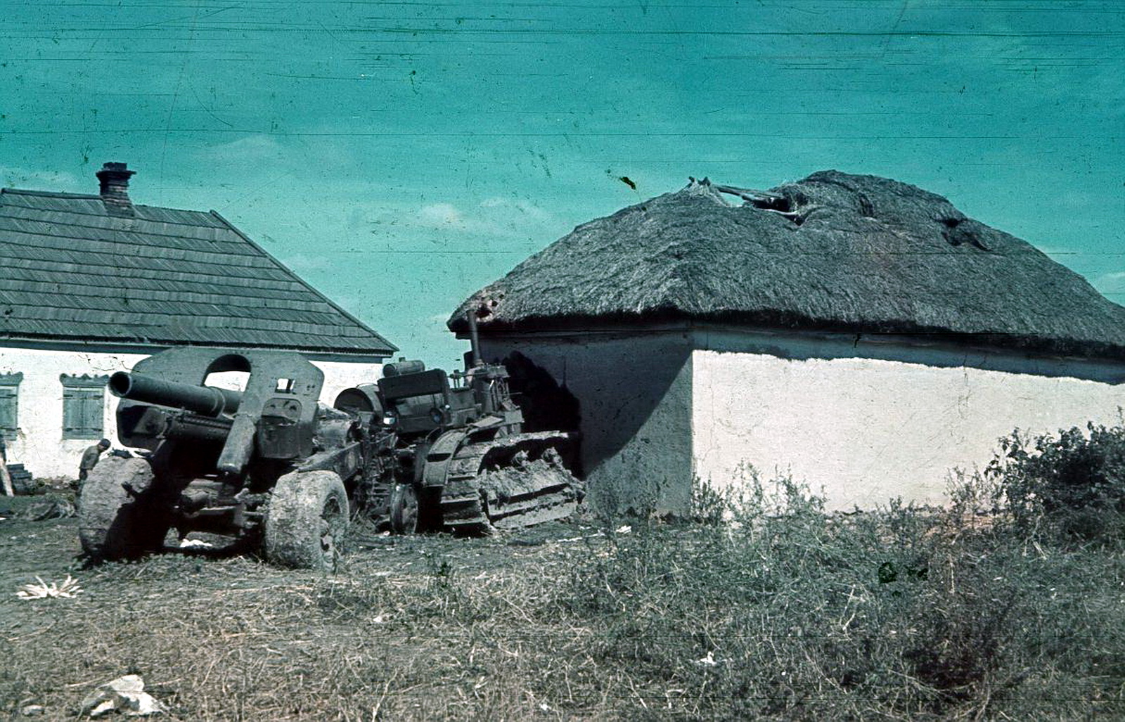 Советская хата. Деревни второй мировой войны. Разрушенная деревня 1941. Деревня вторая мировая в цвете.