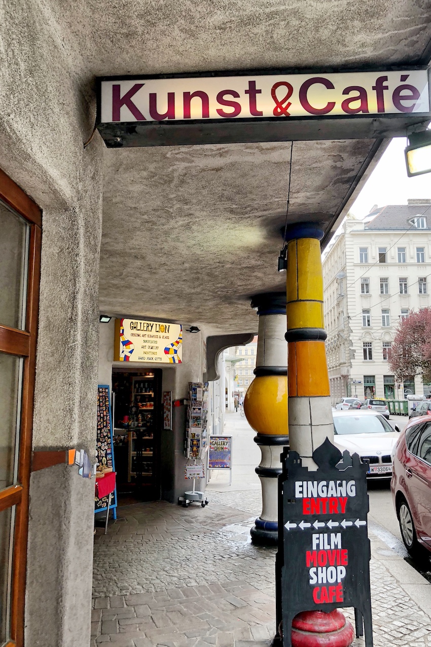 Kunst und Café, Eingang über Löwengasse Kunst und Café, Eingang über Löwengasse