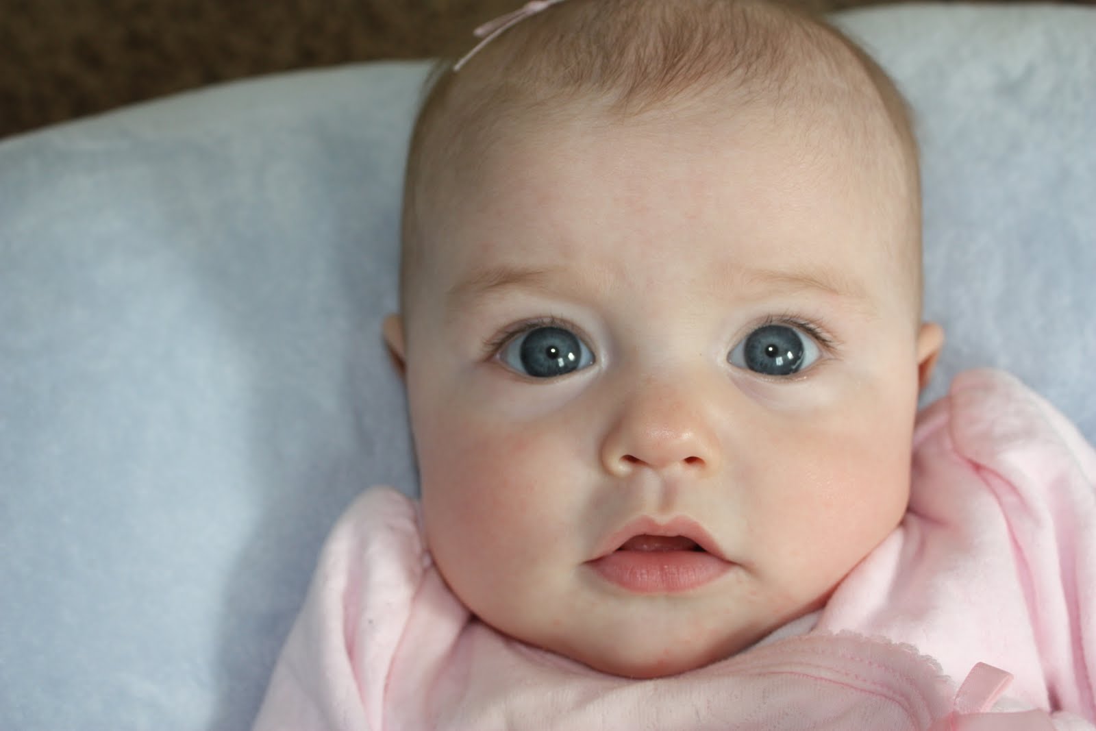 Голубоглазый новорожденный
