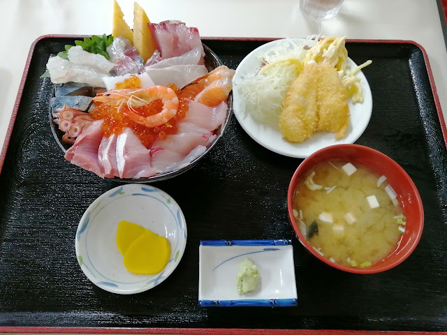 長崎水産食堂特盛海鮮丼