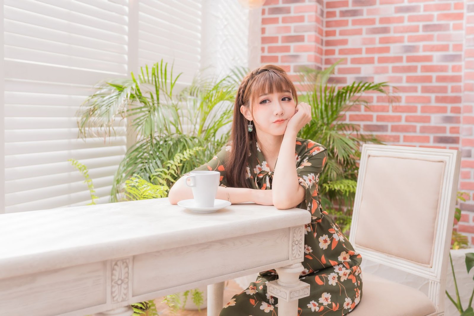 Qiao Qiao Er - 喬喬兒 - 2019.08.11 - Coffe Time Waiting For Someone - TruePic.net