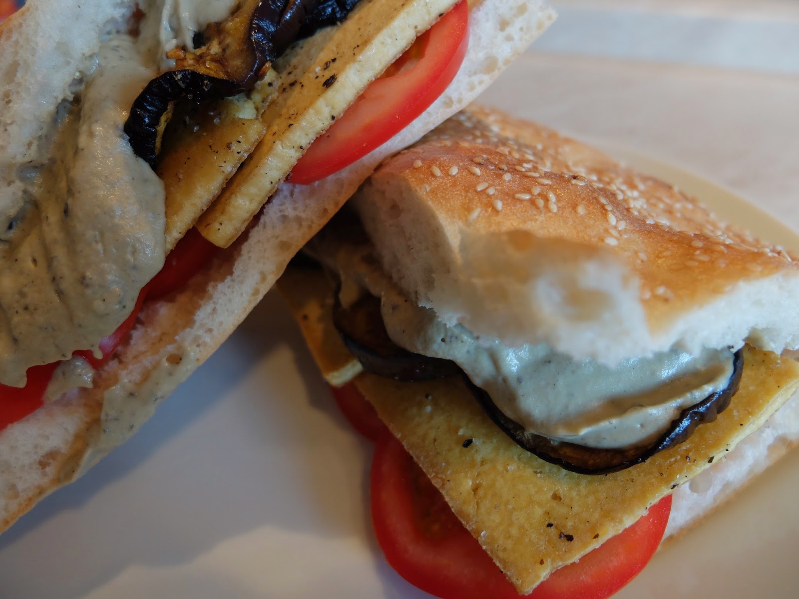 RundumVegan: Gefülltes Fladenbrot mit Auberginen Dip