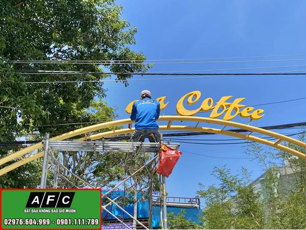Thi công bảng hiệu quảng cáo Oscar Coffee tại Phú Quốc