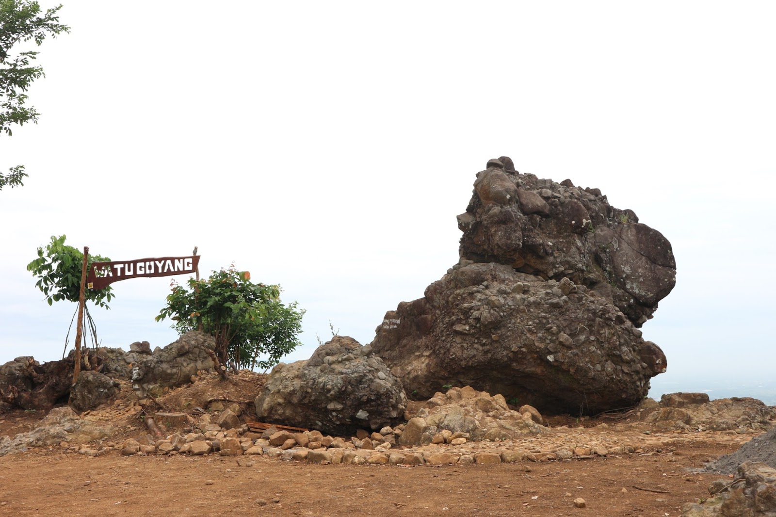 Watu Goyang, Melihat Puncak Makam Raja-Raja Imogiri dari Ketinggian