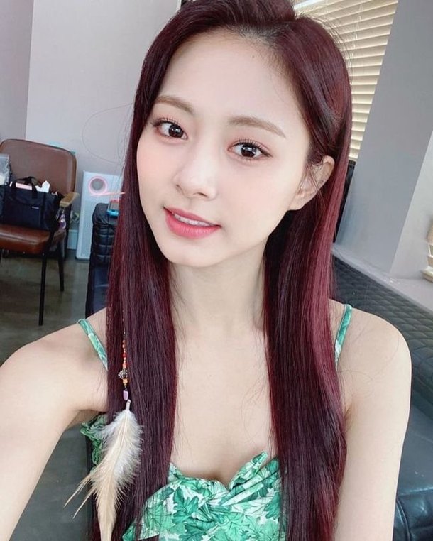 TWICE Tzuyu showed off her refreshing charms in her latest Instagram update!