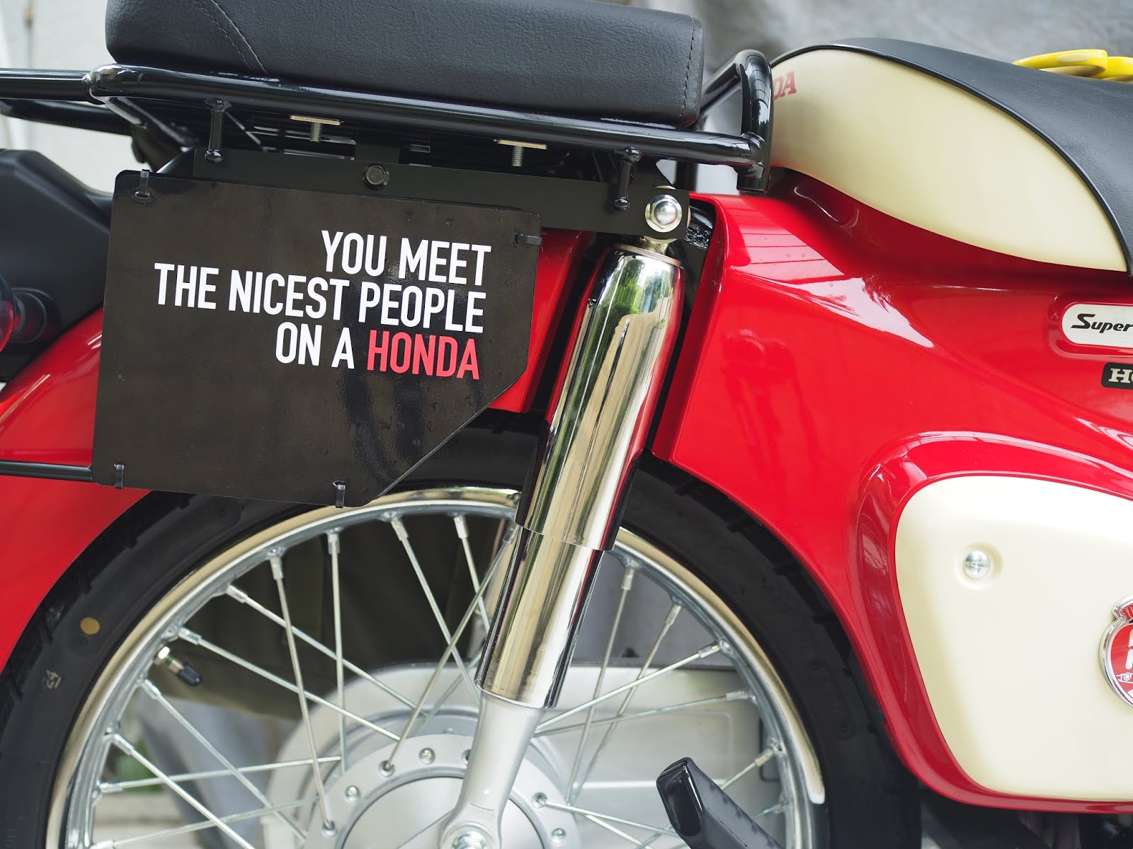 W650でぶらり サイドバッグサポートに自作プレートを取り付けた