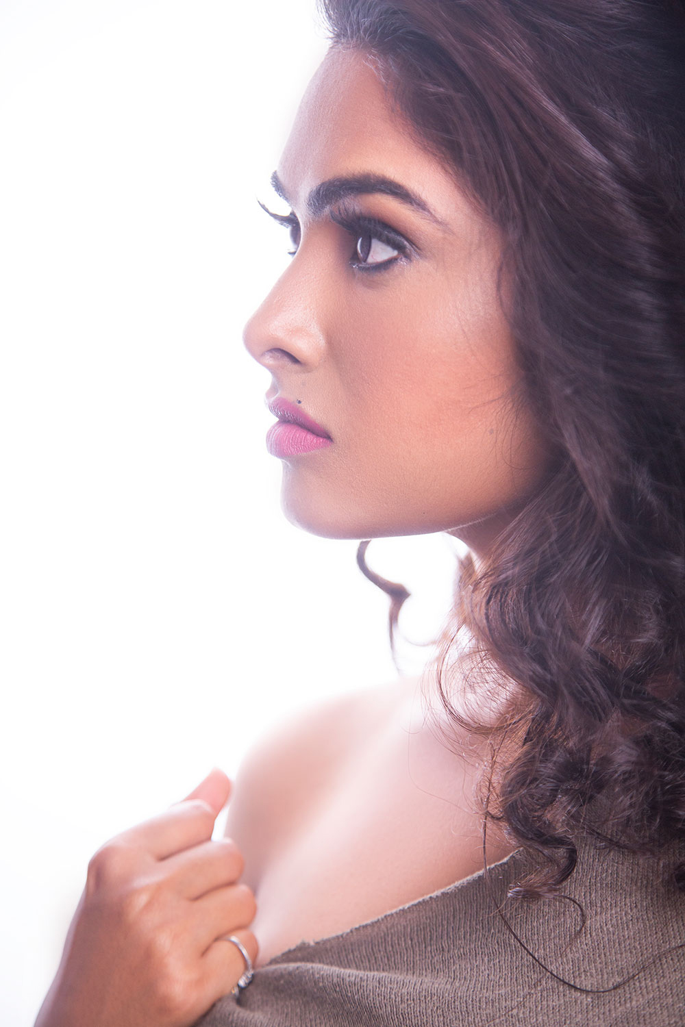  Actress Divi Vadthya Photoshoot 