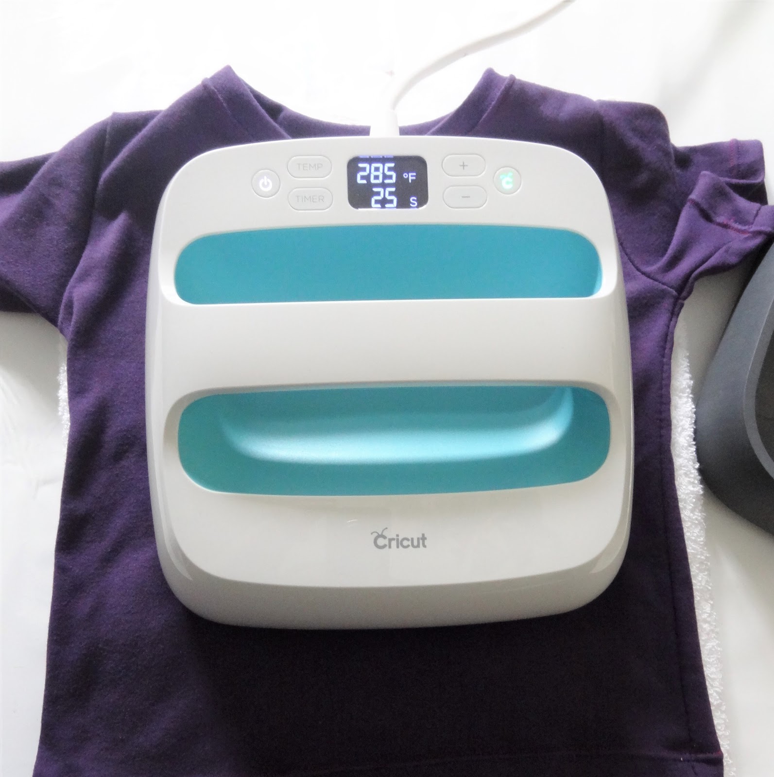 How to Add IronOn Vinyl to Tshirts Sew Simple Home