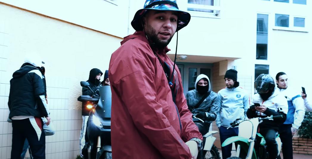 Photo de Adé Hood clip A la zeub #1