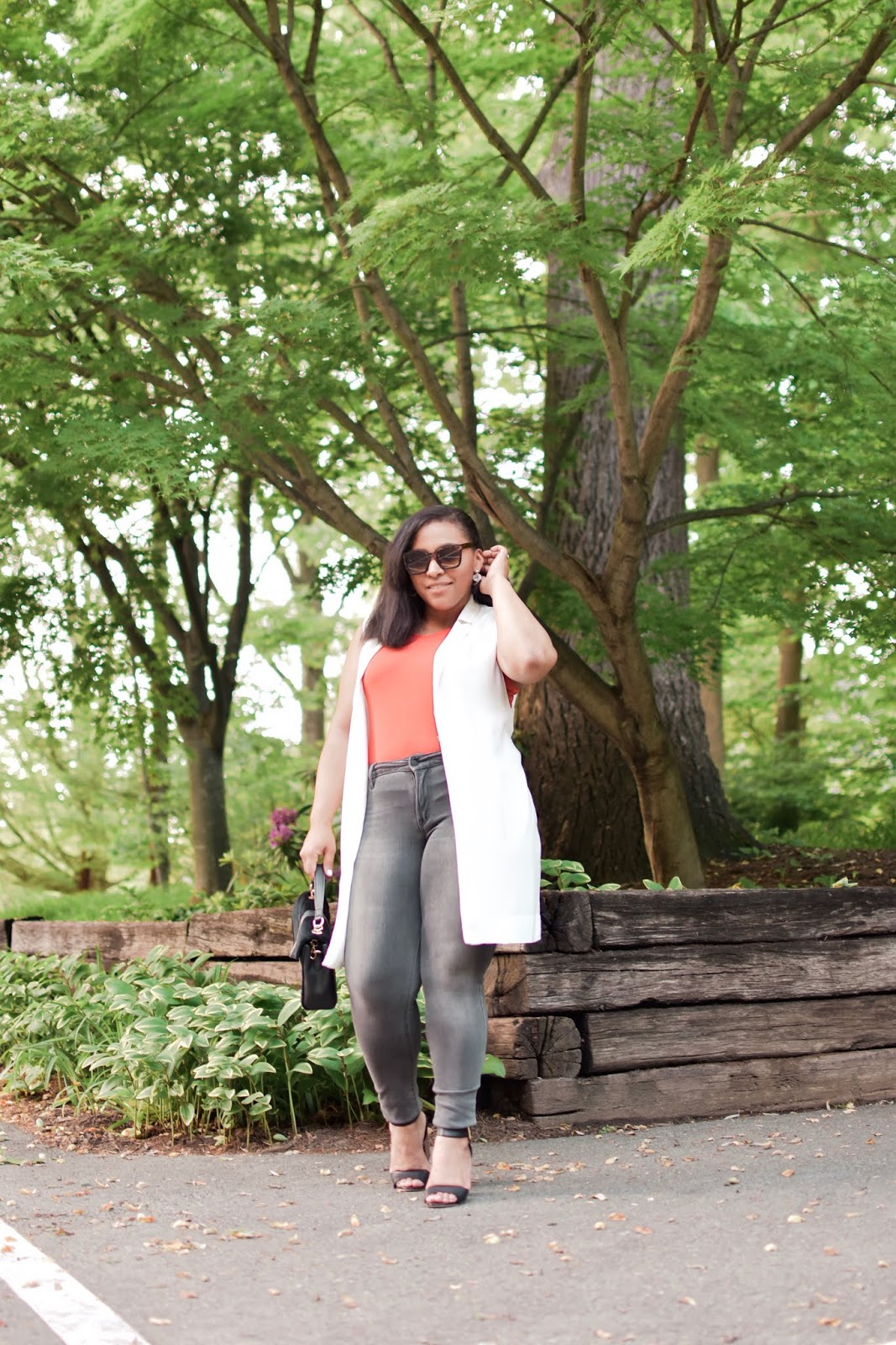 summer outfit ideas, summer styles, mom blogger, stylish moms, dc bloggers, summer vest, old navy jeans, old navy denim, armandhugon