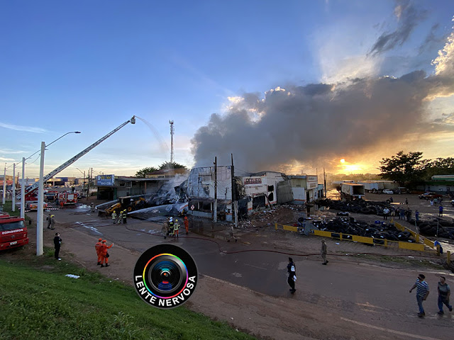 Revendedora de pneus é destruída por incêndio na capital - VEJA AS FOTOS 14 Revendedora de pneus é destruída por incêndio na capital - VEJA AS FOTOS