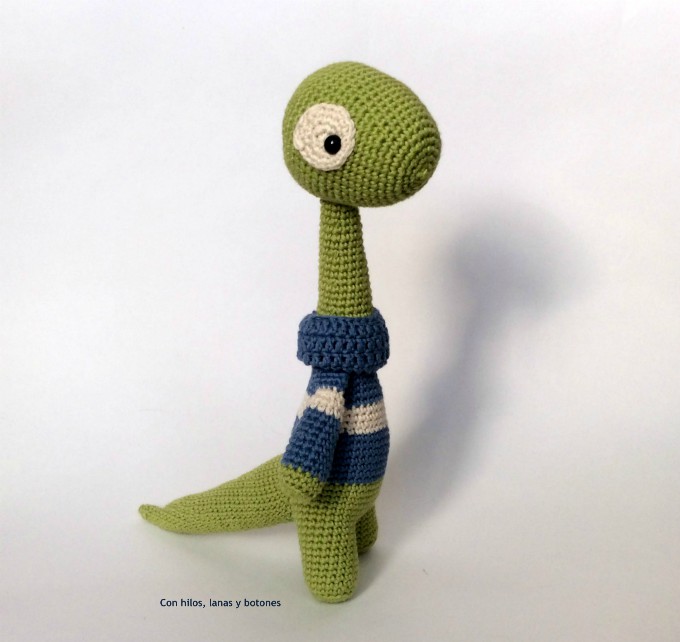 Con hilos, lanas y botones: Brad the Brachiosaurus amigurumi