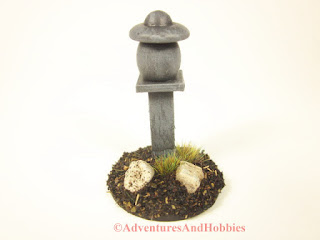 Stone shrine T1558 in 25-28mm scale - front view.
