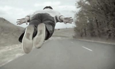 Gaya Berfoto Ala Manusia Terbang - Kakarmand Palu