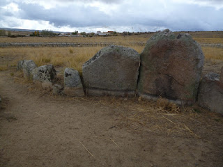 Detalle de los ortostatos de la cámara