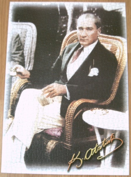 mustafa kemal ataturk kahve icerken ks