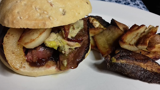 Burger de canard au foie gras et ses cèpes