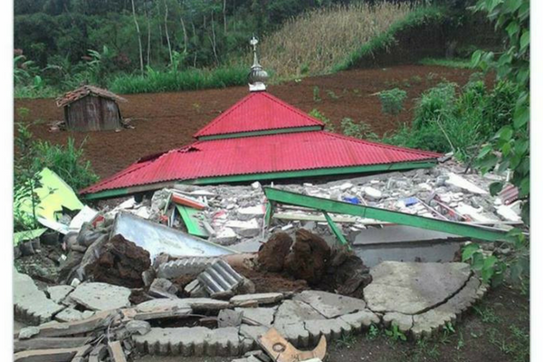 Gempa di Banjarnegara Hancurkan Ratusan Rumah, Penyebab Gempa Menurut Al Qur`an Gempa di Banjarnegara Hancurkan Ratusan Rumah, Penyebab Gempa Menurut Al Qur`an