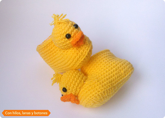 Con hilos, lanas y botones: Ducky Baby Booties (patucos de ganchillo con forma de pato)
