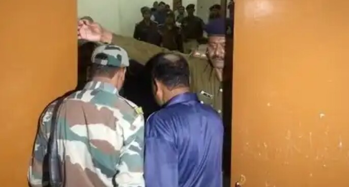 ছত্তিশগড়ের পর ঝাড়খন্ড, দুটি পৃথক ঘটনায় জওয়ানের হাতে খুন তিন অধিকারিক, আত্মঘাতী এক জওয়ান, আহত আরও 1 ছত্তিশগড়ের পর ঝাড়খন্ড, দুটি পৃথক ঘটনায় জওয়ানের হাতে খুন তিন অধিকারিক, আত্মঘাতী এক জওয়ান, আহত আরও