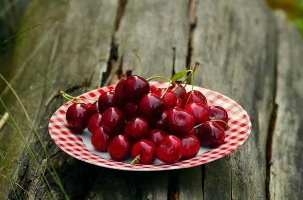 7 Health Benefits of Cherries