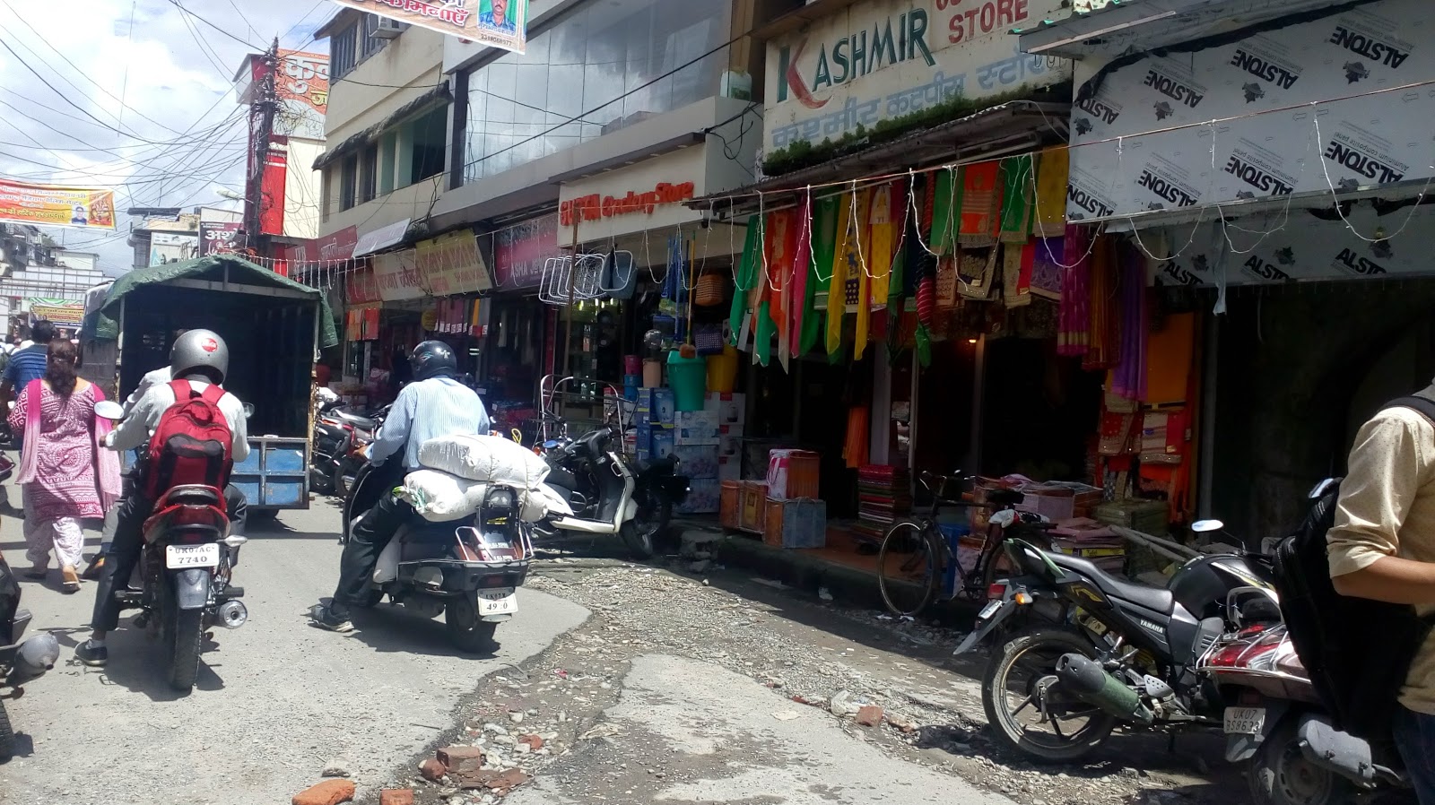 Doonite & the World Top 10 Local Street Market Places At Dehradun