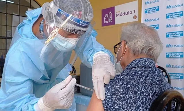 Adultos mayores:  5 puntos para la vacunación contra el Covid-19 en Lima