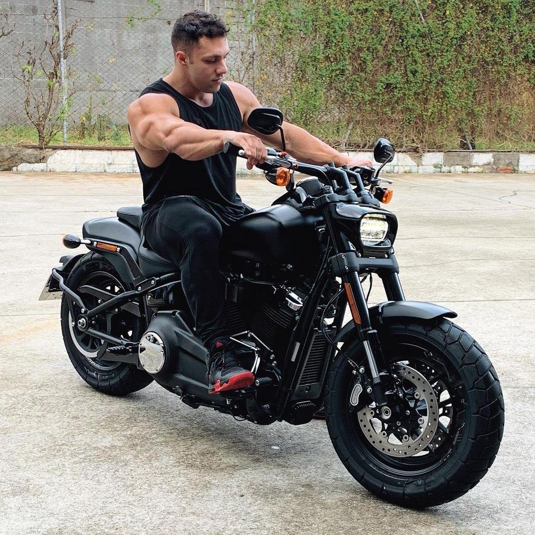 fit-men-into-speed-lucas-fiuza-hot-beefy-bikers