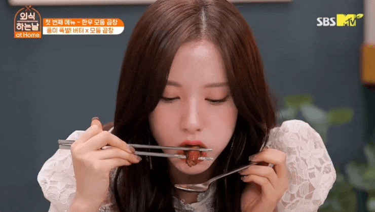 잘 먹는 우주소녀