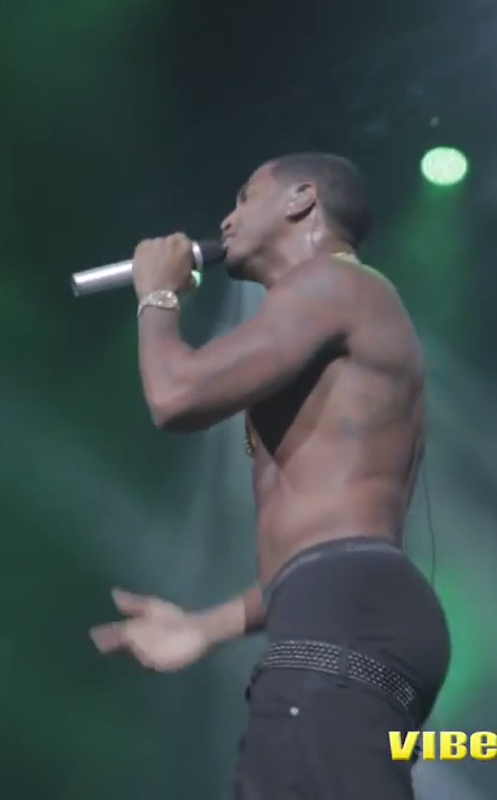 Trey Songz Came Here For 2 Reasons: Sagging & Holding His Bulge.